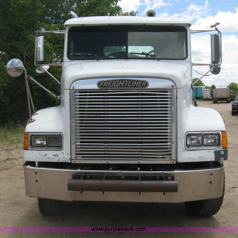 image for item D8358 1993 Freightliner FLC truck cab and chassis