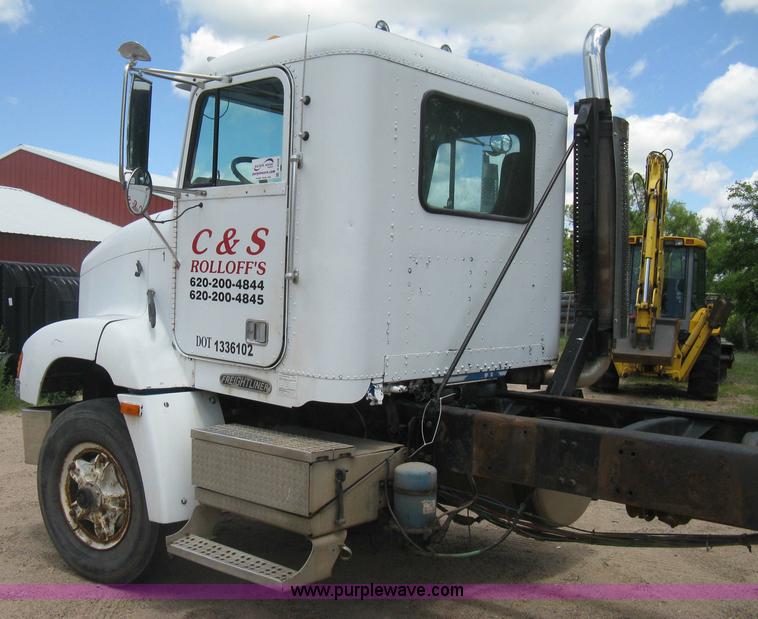 image for item D8358 1993 Freightliner FLC truck cab and chassis