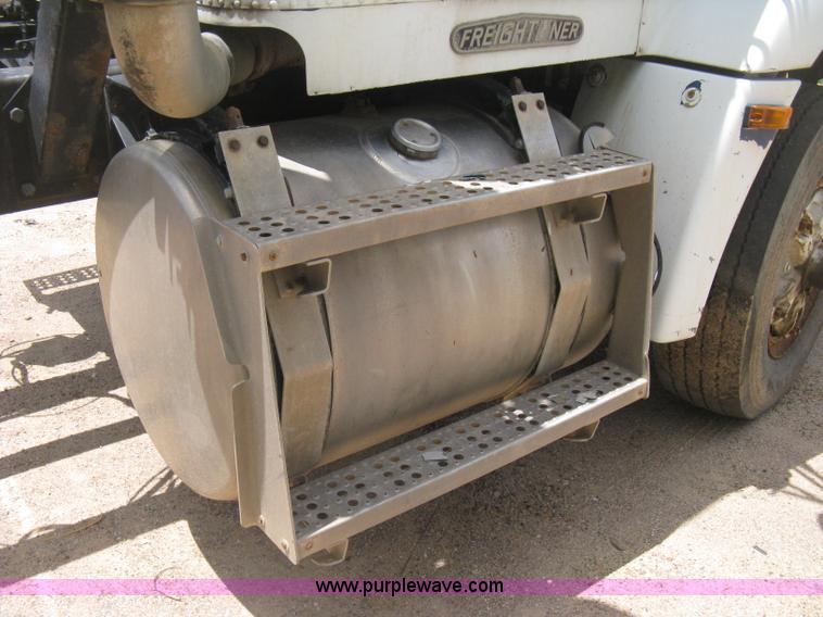 image for item D8358 1993 Freightliner FLC truck cab and chassis