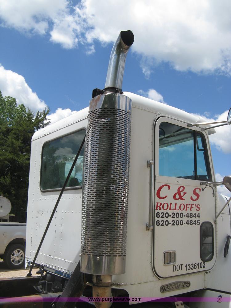 image for item D8358 1993 Freightliner FLC truck cab and chassis