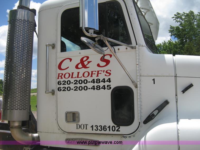 image for item D8358 1993 Freightliner FLC truck cab and chassis