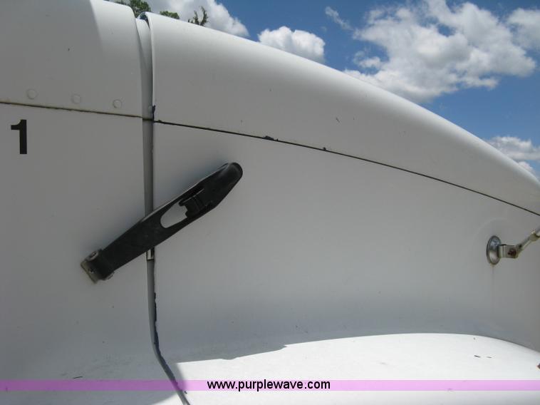 image for item D8358 1993 Freightliner FLC truck cab and chassis