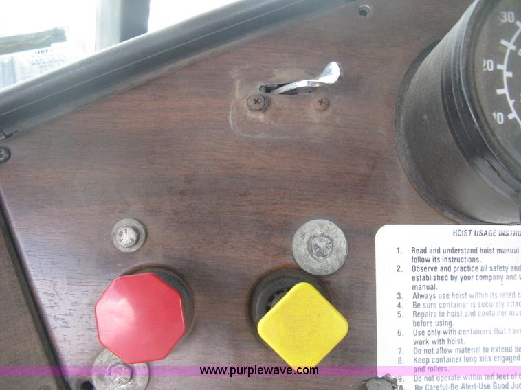 image for item D8358 1993 Freightliner FLC truck cab and chassis