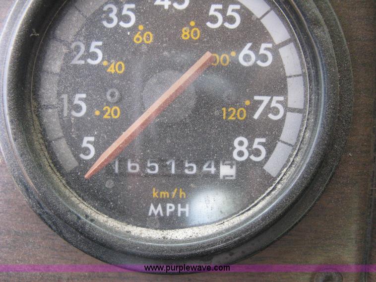 image for item D8358 1993 Freightliner FLC truck cab and chassis