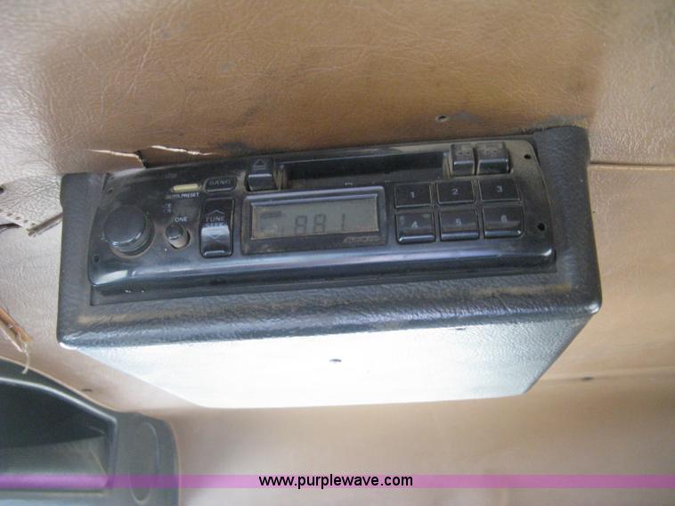 image for item D8358 1993 Freightliner FLC truck cab and chassis