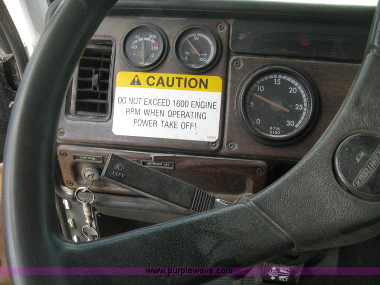 image for item D8358 1993 Freightliner FLC truck cab and chassis