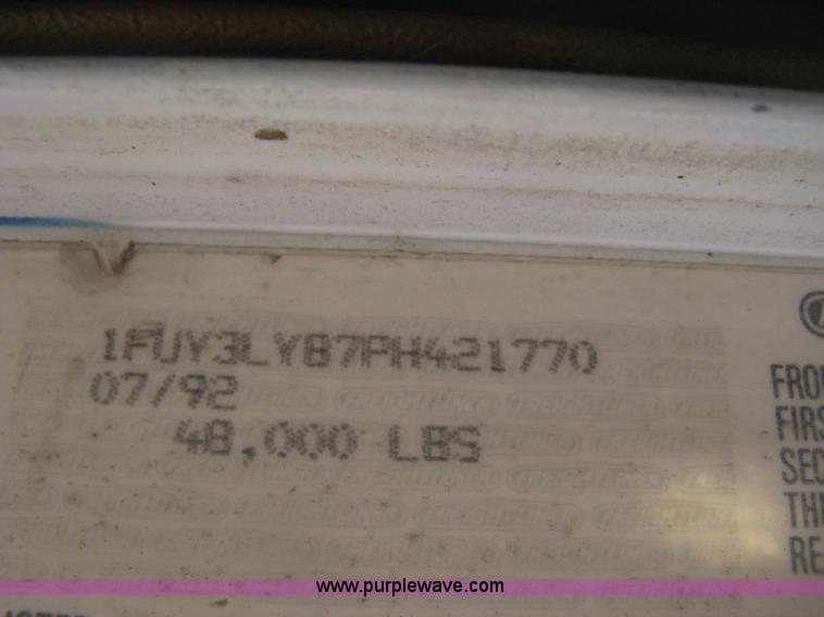 image for item D8358 1993 Freightliner FLC truck cab and chassis