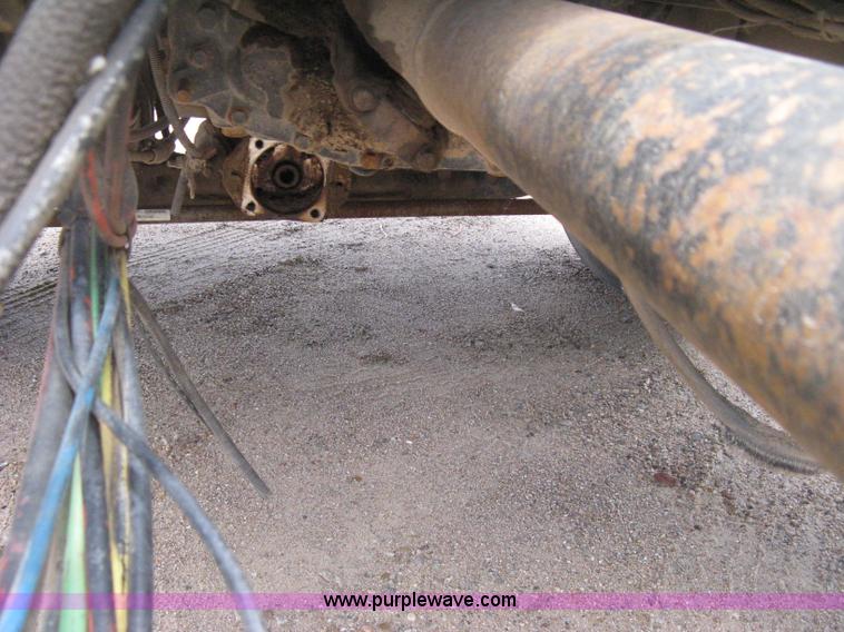 image for item D8358 1993 Freightliner FLC truck cab and chassis