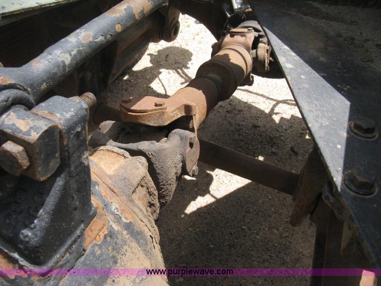 image for item D8358 1993 Freightliner FLC truck cab and chassis