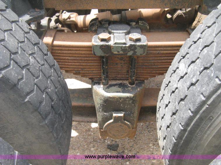 image for item D8358 1993 Freightliner FLC truck cab and chassis