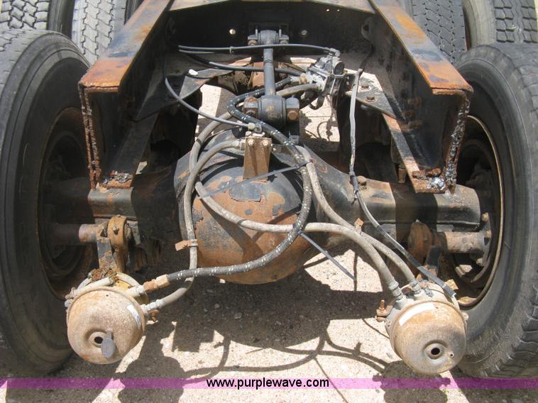 image for item D8358 1993 Freightliner FLC truck cab and chassis