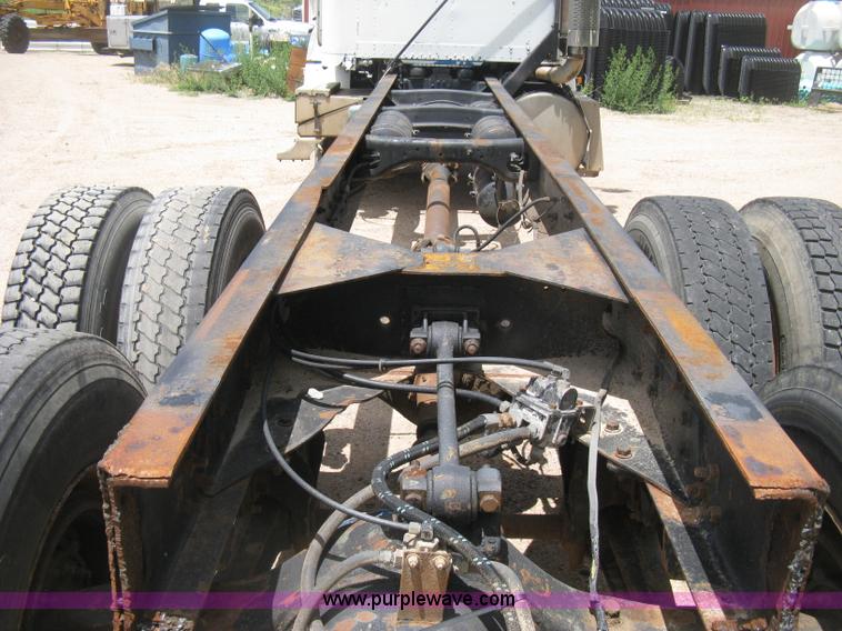 image for item D8358 1993 Freightliner FLC truck cab and chassis