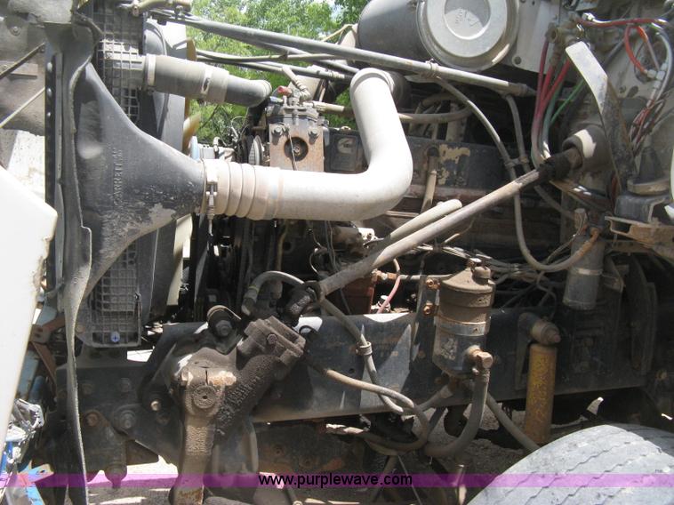 image for item D8358 1993 Freightliner FLC truck cab and chassis