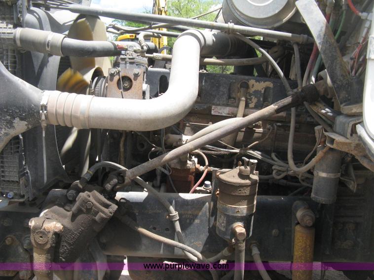 image for item D8358 1993 Freightliner FLC truck cab and chassis