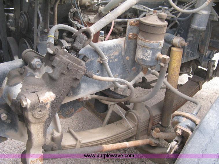 image for item D8358 1993 Freightliner FLC truck cab and chassis