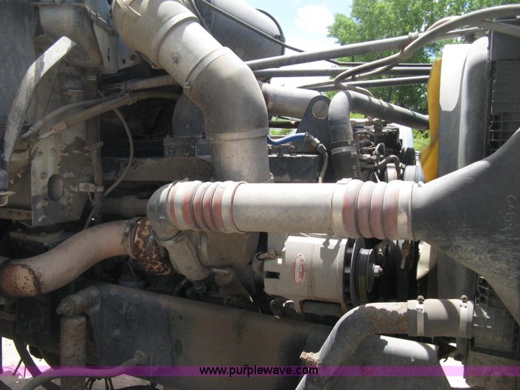 image for item D8358 1993 Freightliner FLC truck cab and chassis