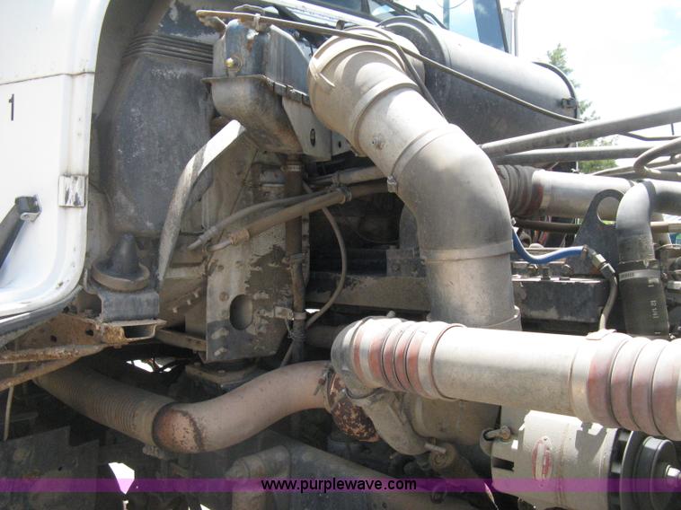 image for item D8358 1993 Freightliner FLC truck cab and chassis