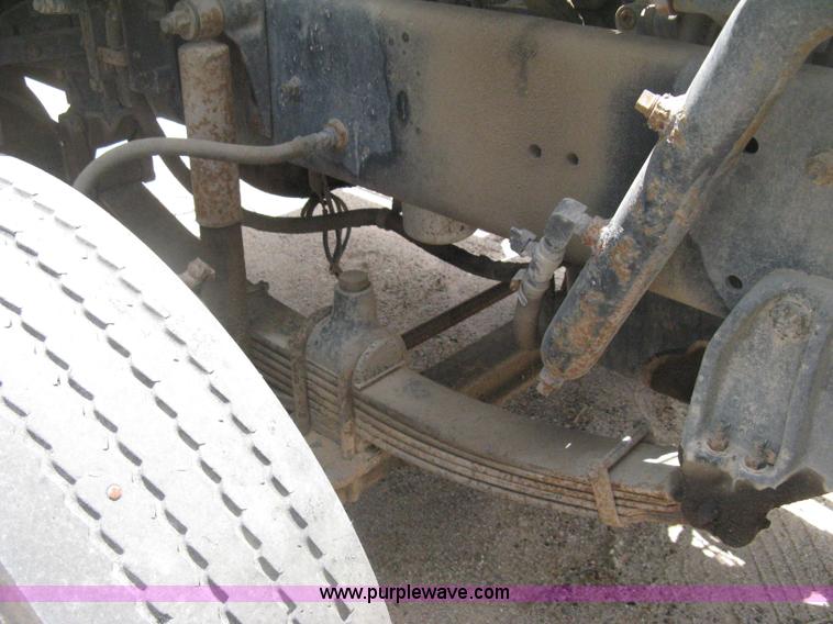 image for item D8358 1993 Freightliner FLC truck cab and chassis