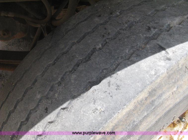 image for item D8358 1993 Freightliner FLC truck cab and chassis