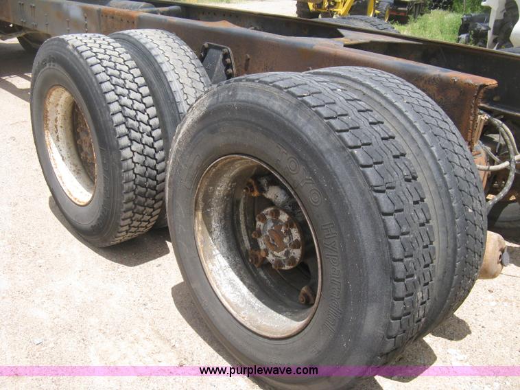 image for item D8358 1993 Freightliner FLC truck cab and chassis