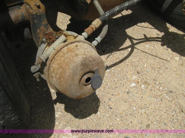 image for item D8358 1993 Freightliner FLC truck cab and chassis