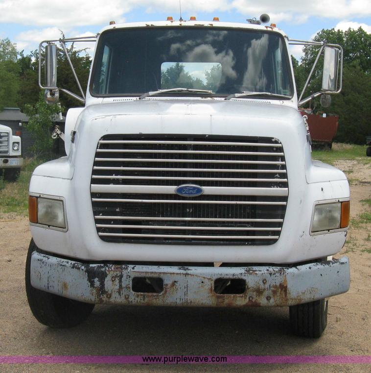 image for item D8360 1993 Ford L9000 AeroMax truck cab and chassis