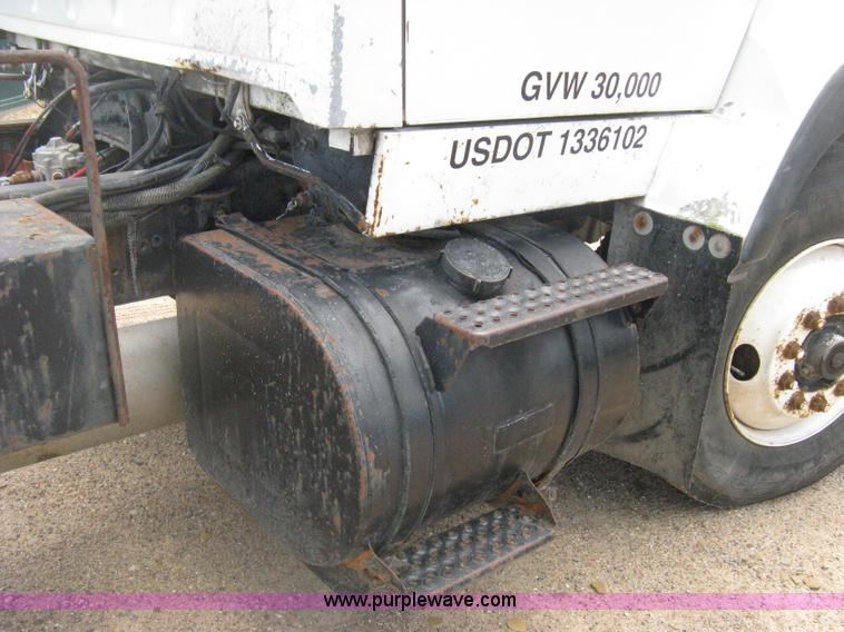 image for item D8360 1993 Ford L9000 AeroMax truck cab and chassis