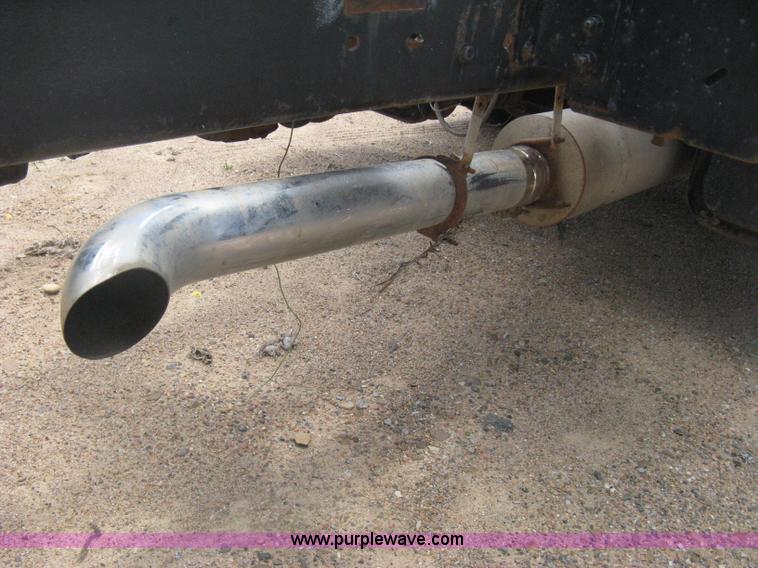 image for item D8360 1993 Ford L9000 AeroMax truck cab and chassis