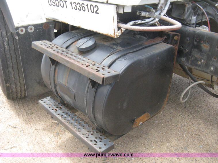 image for item D8360 1993 Ford L9000 AeroMax truck cab and chassis