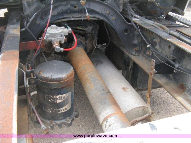 image for item D8360 1993 Ford L9000 AeroMax truck cab and chassis