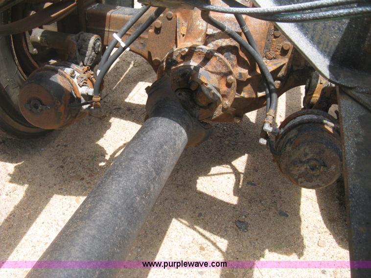 image for item D8360 1993 Ford L9000 AeroMax truck cab and chassis