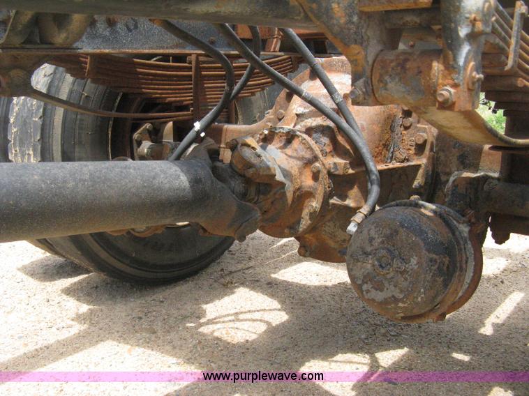 image for item D8360 1993 Ford L9000 AeroMax truck cab and chassis