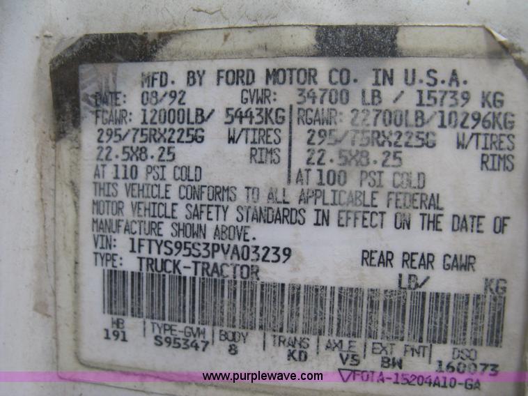 image for item D8360 1993 Ford L9000 AeroMax truck cab and chassis