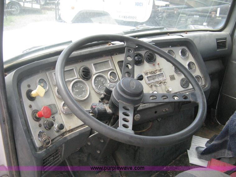 image for item D8360 1993 Ford L9000 AeroMax truck cab and chassis