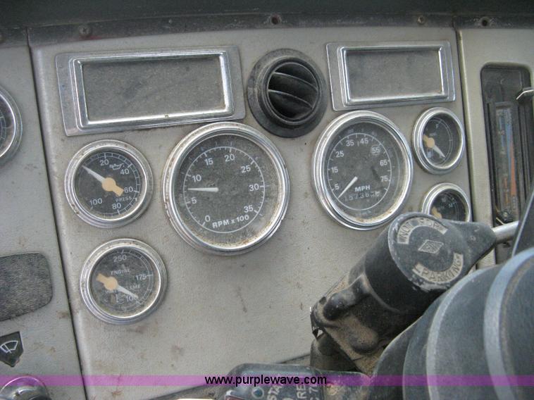 image for item D8360 1993 Ford L9000 AeroMax truck cab and chassis