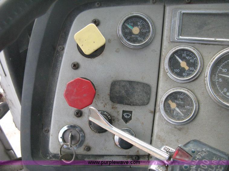 image for item D8360 1993 Ford L9000 AeroMax truck cab and chassis