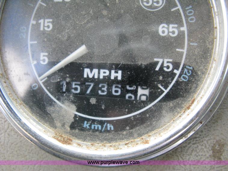 image for item D8360 1993 Ford L9000 AeroMax truck cab and chassis