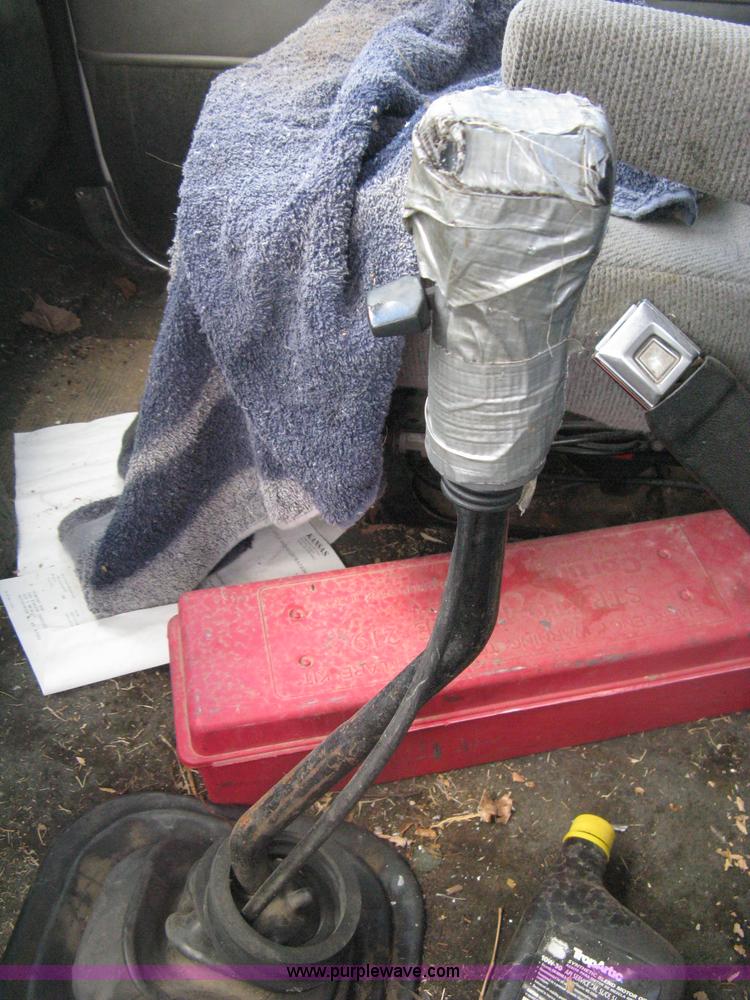 image for item D8360 1993 Ford L9000 AeroMax truck cab and chassis