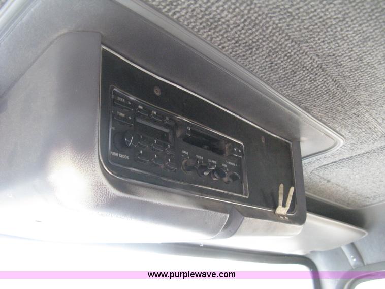 image for item D8360 1993 Ford L9000 AeroMax truck cab and chassis