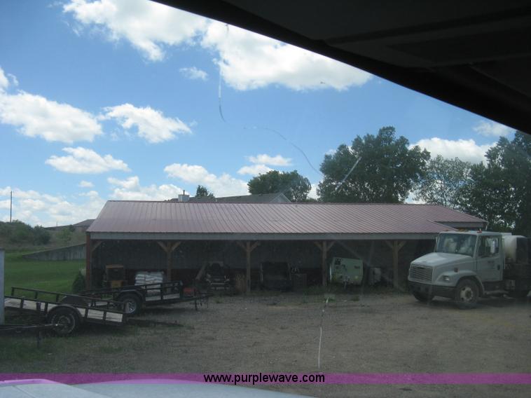 image for item D8360 1993 Ford L9000 AeroMax truck cab and chassis