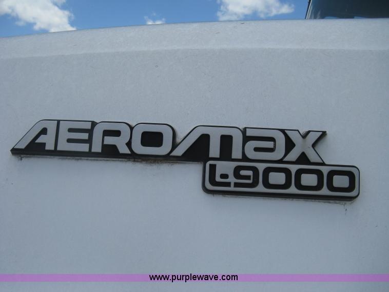 image for item D8360 1993 Ford L9000 AeroMax truck cab and chassis