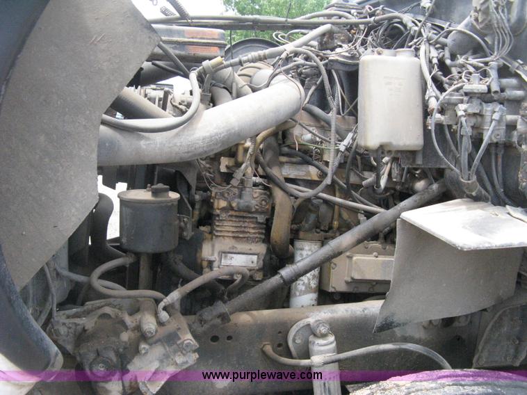 image for item D8360 1993 Ford L9000 AeroMax truck cab and chassis