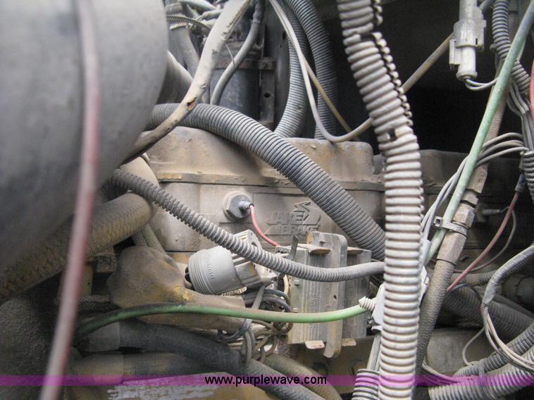 image for item D8360 1993 Ford L9000 AeroMax truck cab and chassis