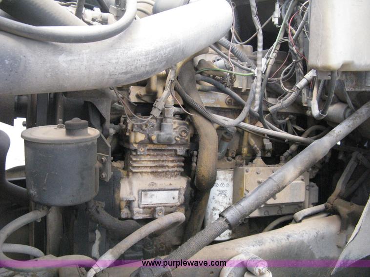 image for item D8360 1993 Ford L9000 AeroMax truck cab and chassis