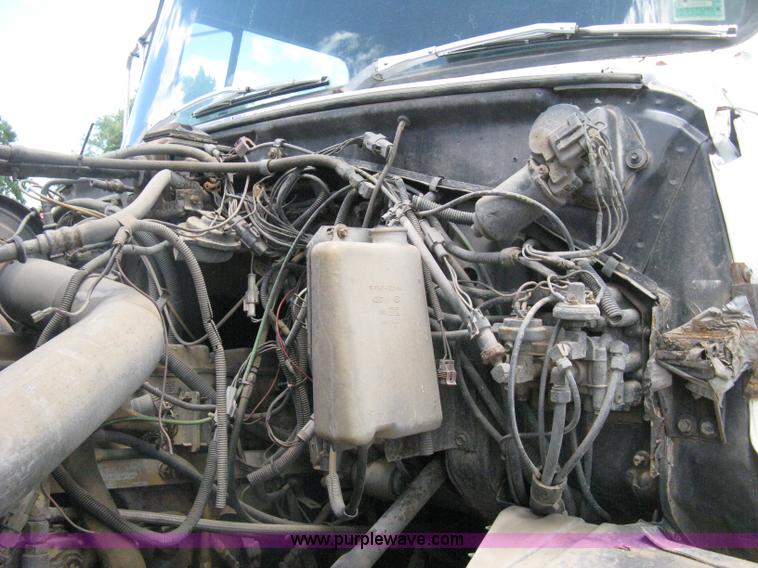 image for item D8360 1993 Ford L9000 AeroMax truck cab and chassis