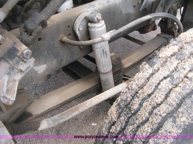 image for item D8360 1993 Ford L9000 AeroMax truck cab and chassis