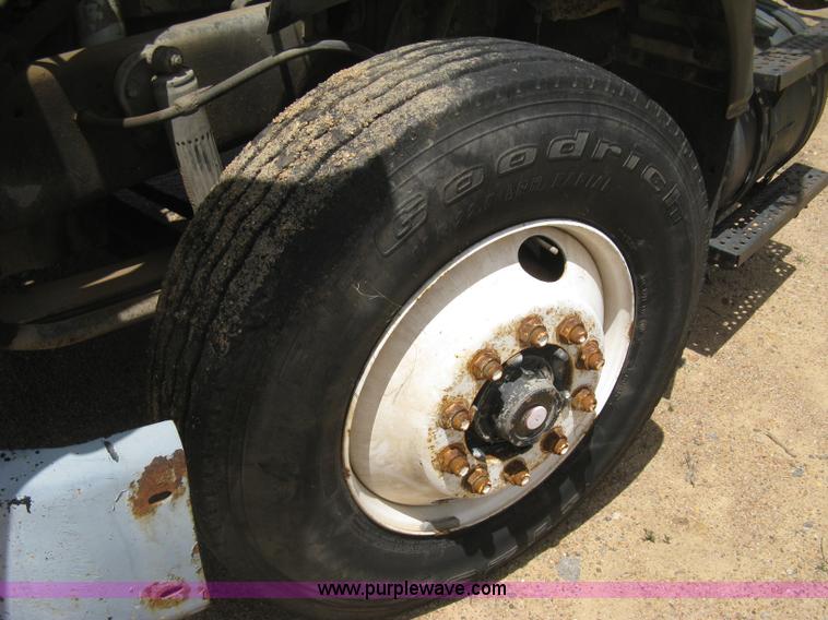 image for item D8360 1993 Ford L9000 AeroMax truck cab and chassis