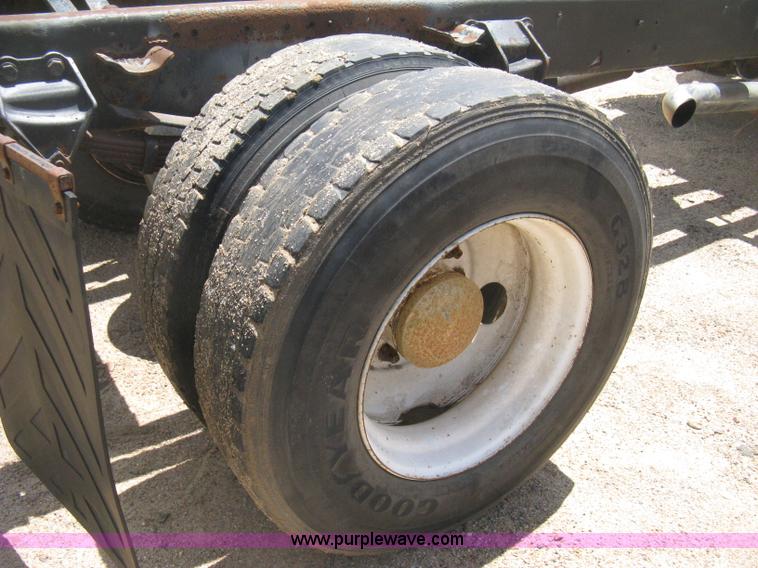 image for item D8360 1993 Ford L9000 AeroMax truck cab and chassis