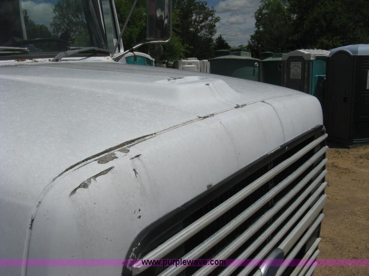 image for item D8360 1993 Ford L9000 AeroMax truck cab and chassis
