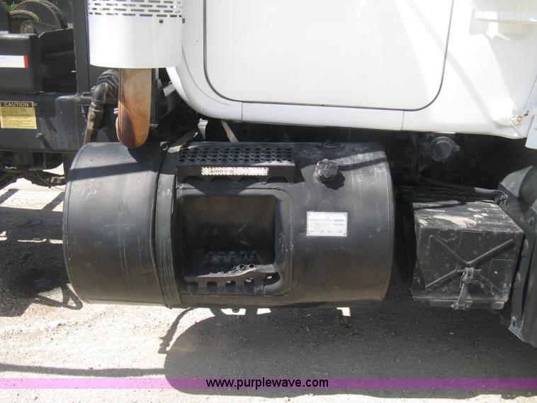 image for item D8363 2002 Mack RD688S roll-off truck